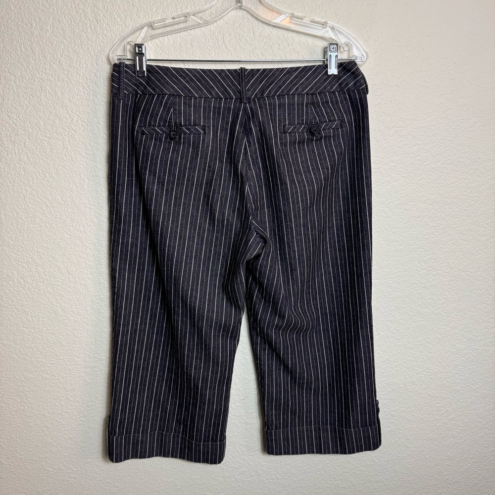 Larry Levine Capri Women's Pants‎ Size 8 Stretch Cuffed Grey with White Stripes - Picture 4 of 5